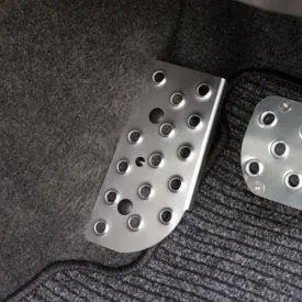 APIO Aluminium Driver's Footrest for Suzuki Jimny (1998 ) - Automatic Transmission