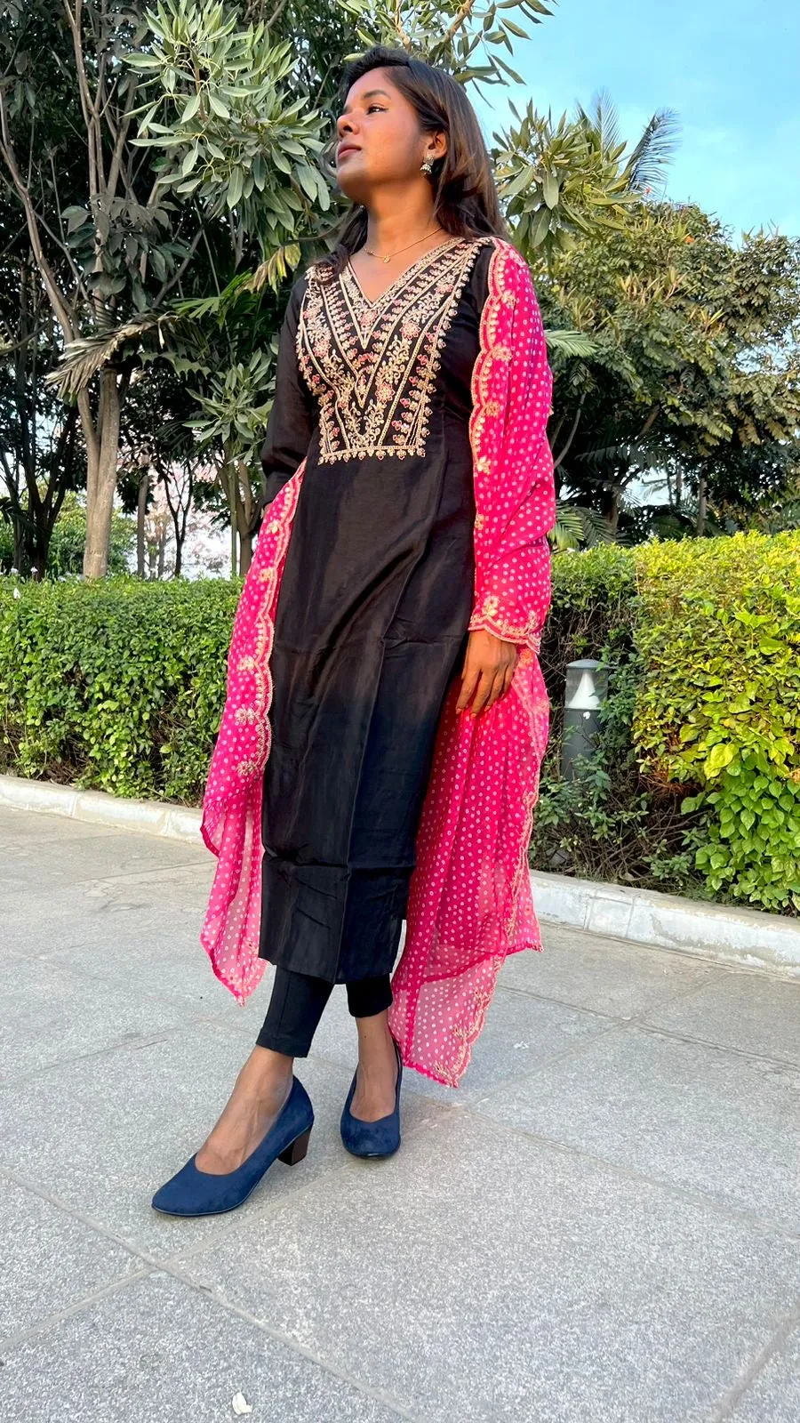 Black silk embroidery 3 piece kurti suit