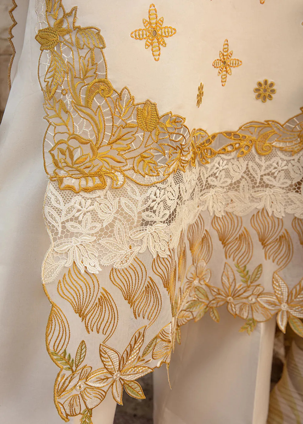 Carnation Summer Lawn Collection '24 by Rang Rasiya | ISABELLA