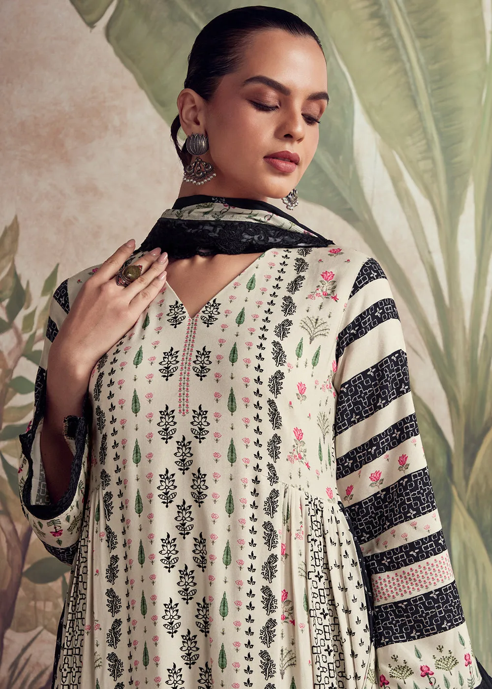 Digital Printed Off White Pakistani Style Salwar Suit