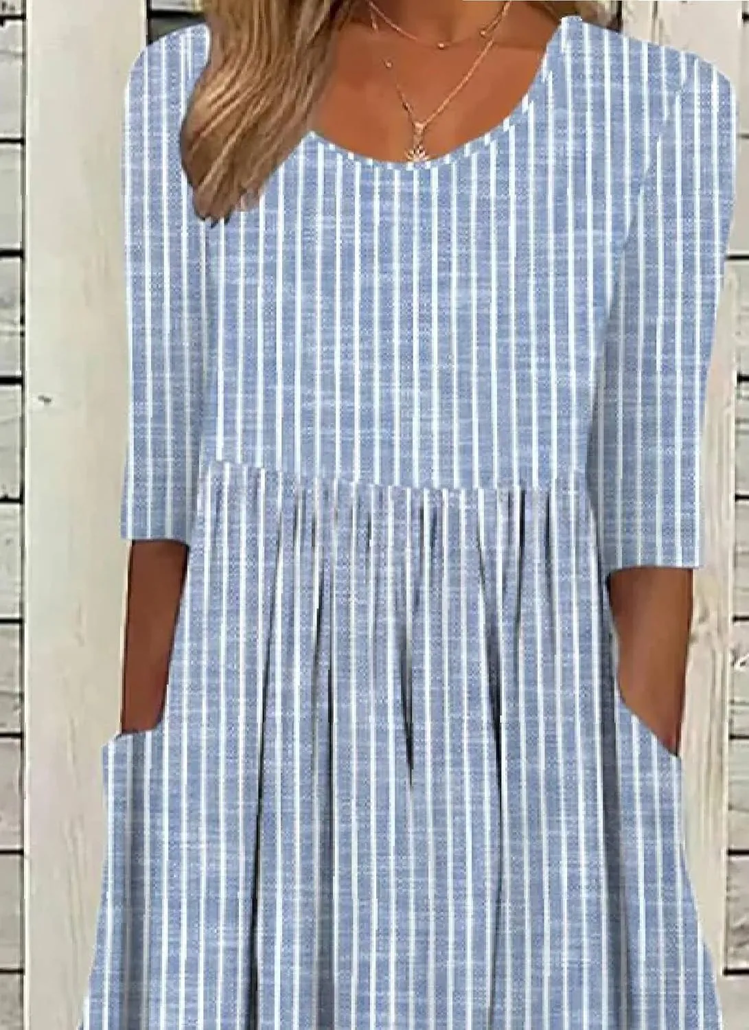 Women's Blue Striped Round Neck Half Sleeve Dress 2025 Summer Casual Waist Cinching A-Line Midi Dress with Pockets